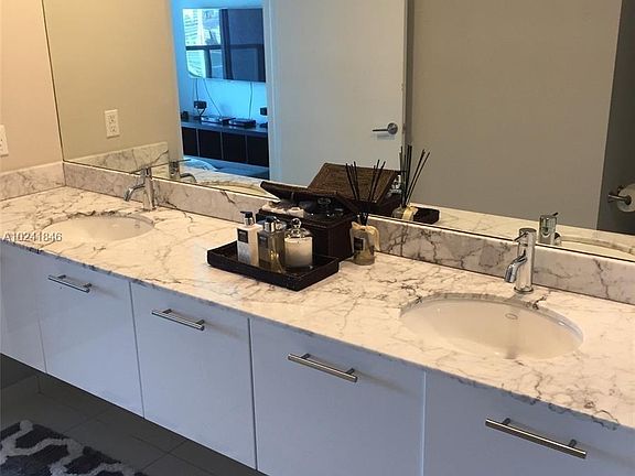 2nd image of 500 Brickell Ave APT 902