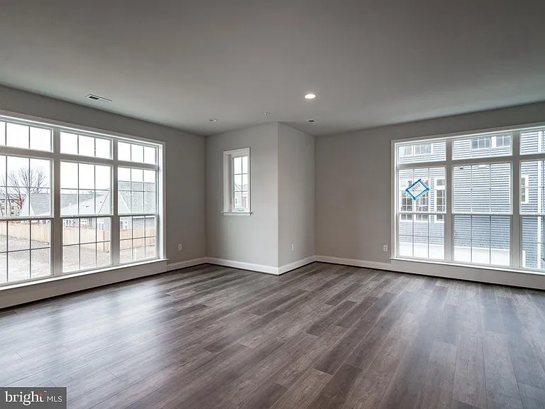 3211 Concord Way — Photo 33