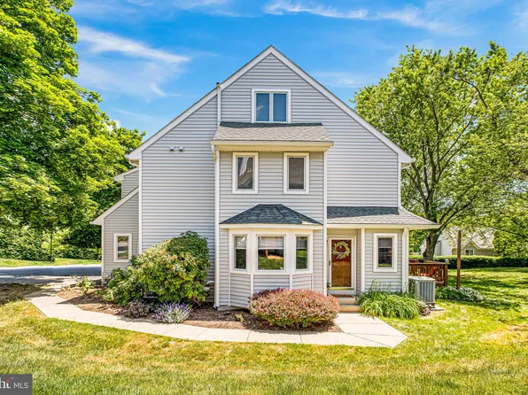 27 S Orchard Ave, Kennett Square, PA 19348