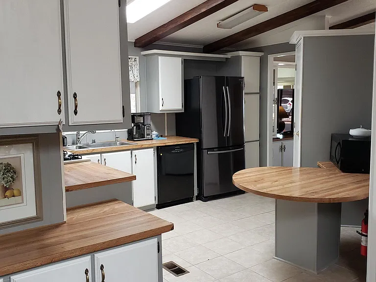 130 W Olive Dr — Photo 2