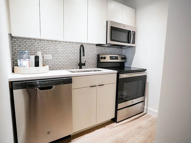 21 E Chestnut — Photo 12