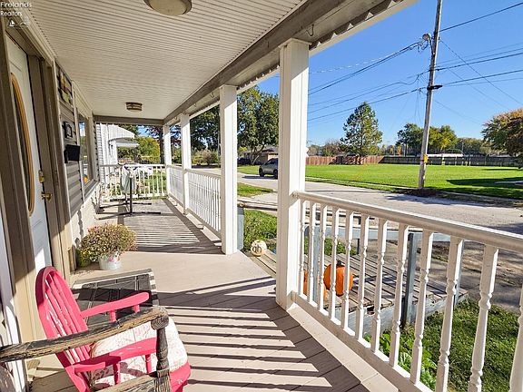 4th image of 619 Bush Pl