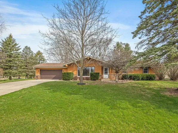 29800 Clover LANE, Waterford, WI 53185