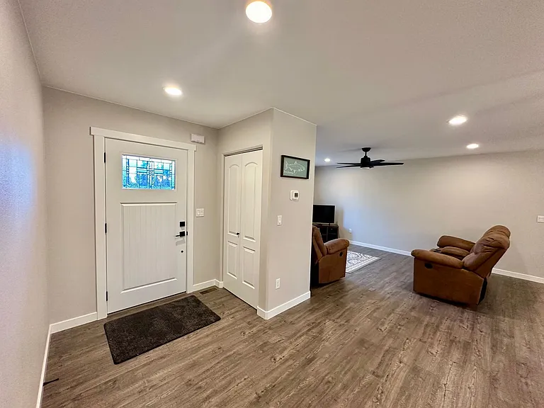 748 Cahill Ln — Photo 6