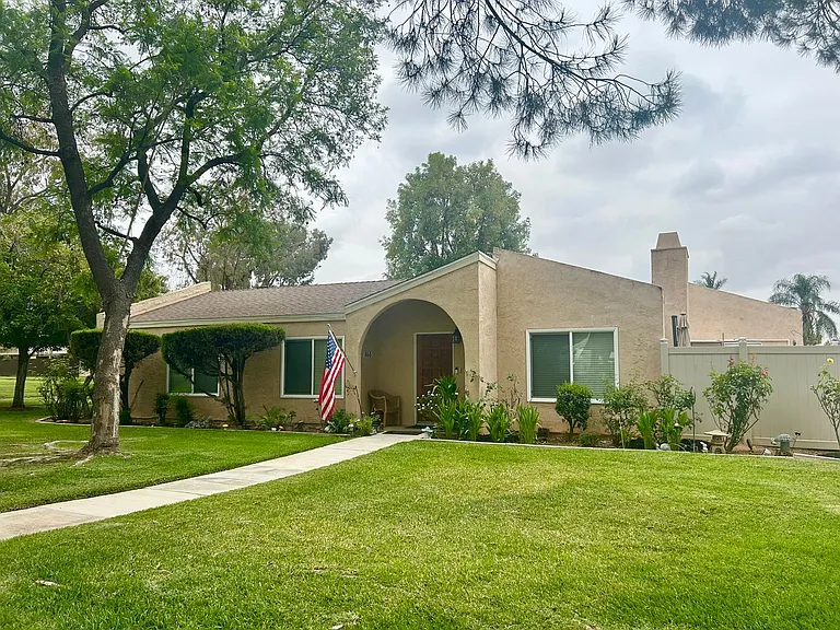 860 Ardmore Cir — Photo 1