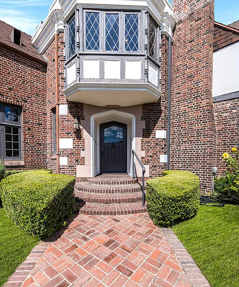2441 Glendower Ave — Photo 6