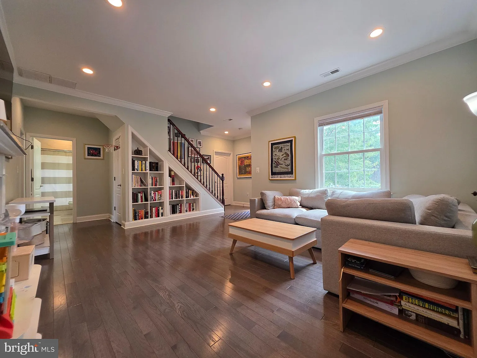 4 bed, 2528 sqft, $5,200 — Photo 4
