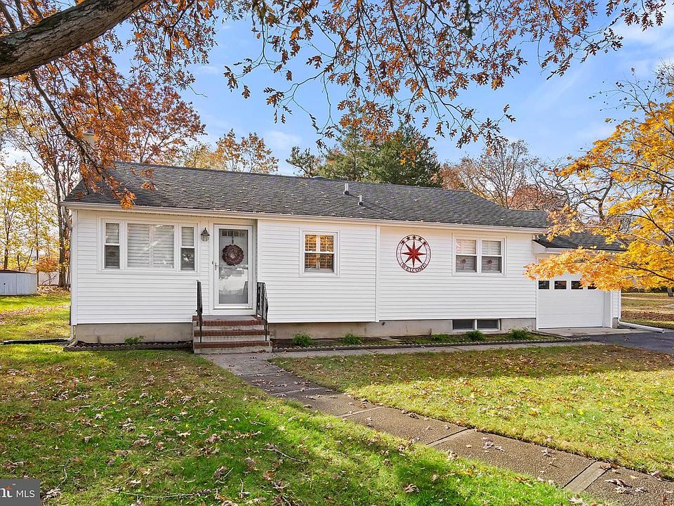 1st image of 5 Chestnut Hill Dr