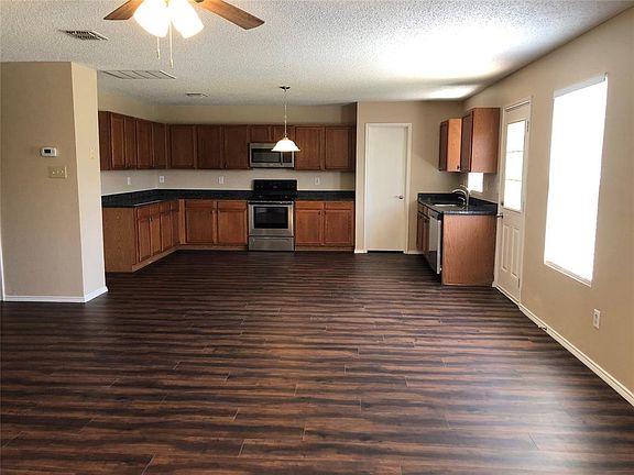 3rd image of 2305 Spruce Meadow Ln