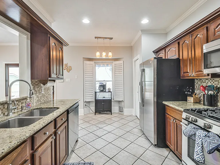 1116 W 16th St — Photo 10