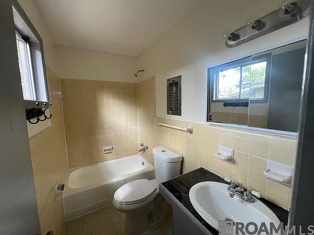 2464 Kensington Dr — Photo 13