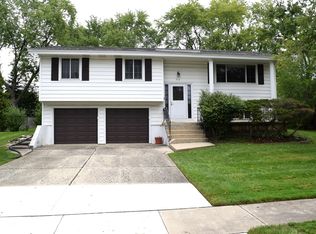 714 Boxwood Dr, Schaumburg, IL 60193