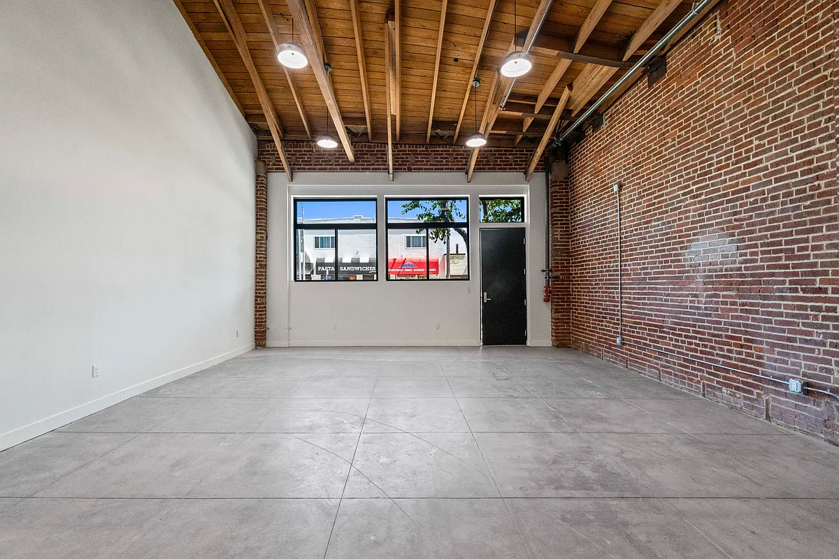 Building Photo - 1901 S Pacific Ave #2