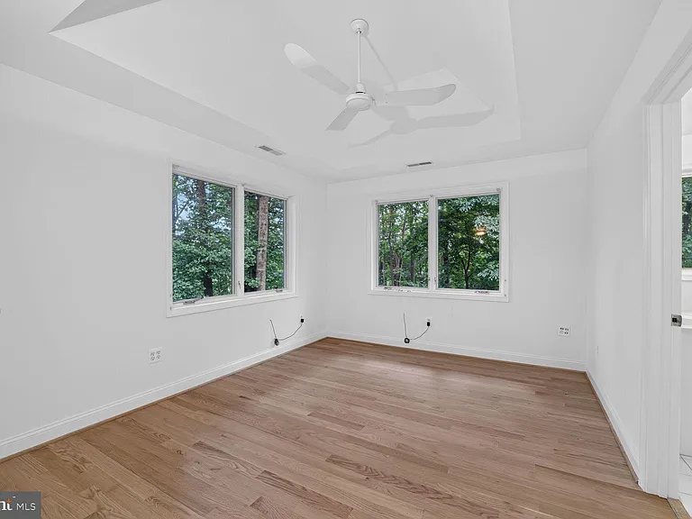 8309 Old Seven Locks Rd — Photo 28
