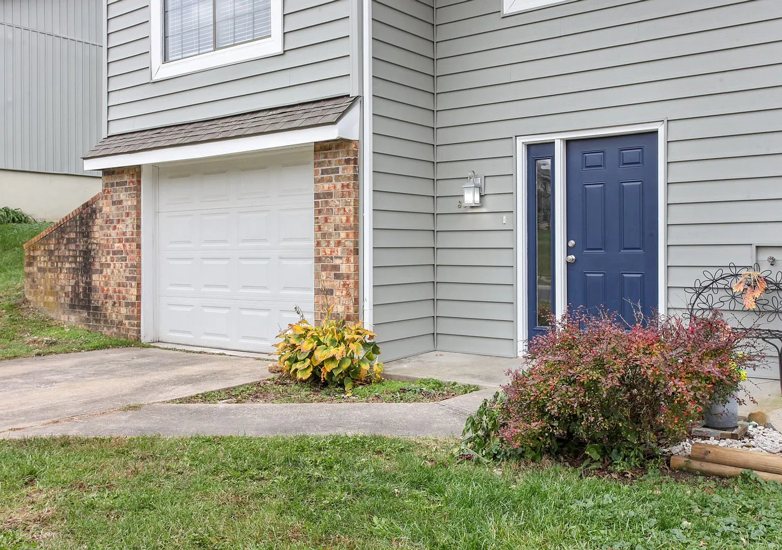 Luxury Living - Walking Distance to Downtown Lee's Summit! — Photo 3