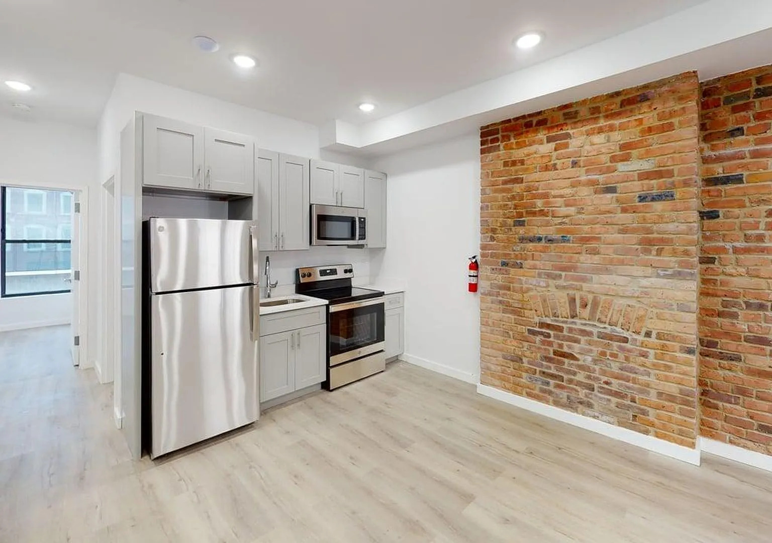 81 Halsey Street — Photo 2