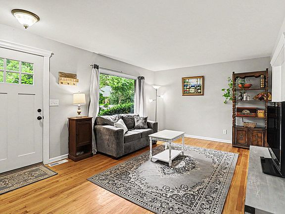 4th image of 624 Susan Dr