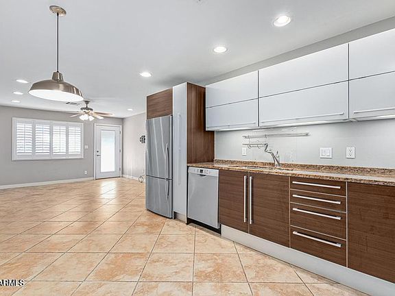 4th image of 1850 E MARYLAND Avenue #39