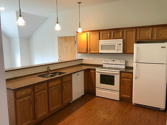 Kitchen with all Appliances