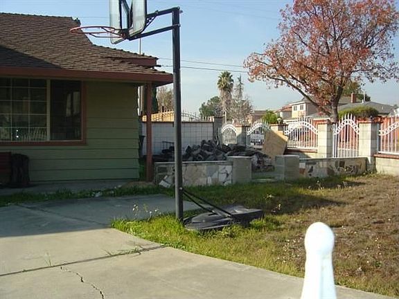 4th image of 1243 N Hillview Dr