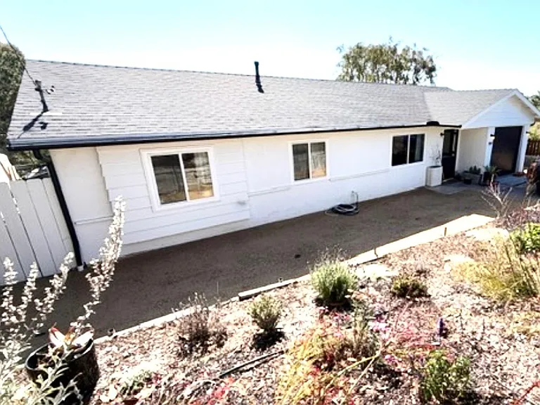 304 Bluff Way — Photo 2
