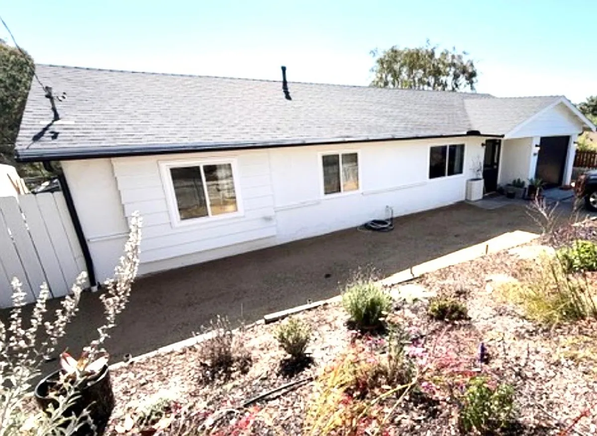 Building Photo - 304 Bluff Way