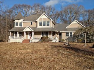 60 Shore Rd, Mount Sinai, NY 11766