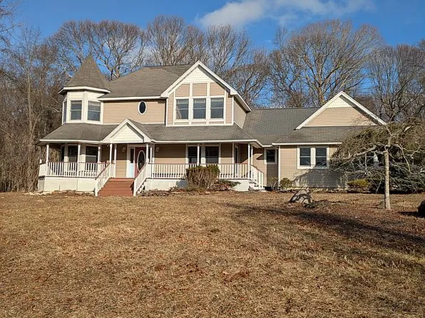 60 Shore Rd, Mount Sinai, NY 11766