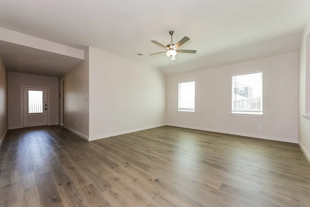 4 bed, 2.0 bath, 1724 sqft, $2,175 — Photo 3