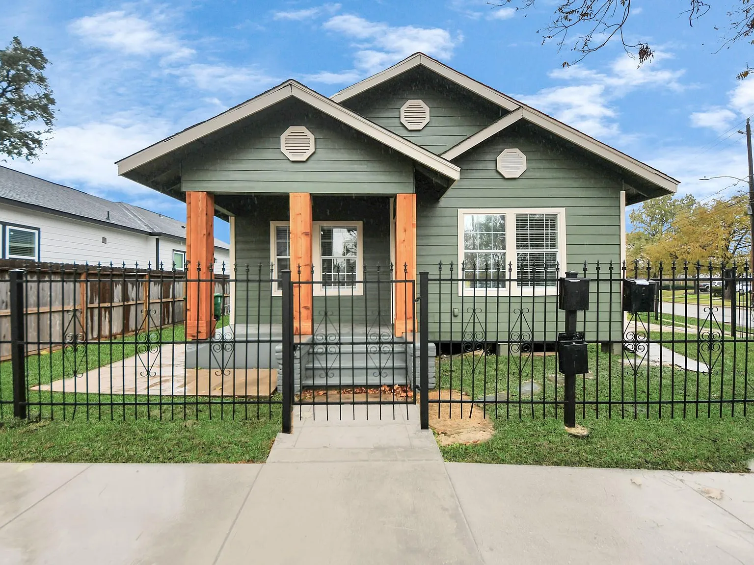 1 bed, 1.0 bath, 360 sqft, $1,250 — Photo 1