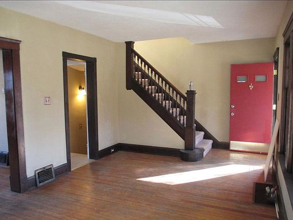 3rd image of 4002 Hyde Ave