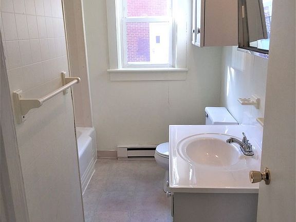 5th image of 325 W Caracas Ave APT 1