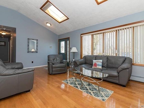 4th image of 12 Pine St