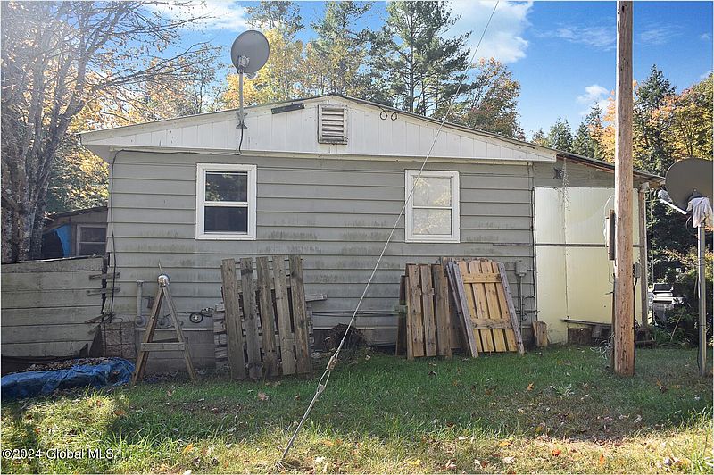 4th image of 432 White Schoolhouse Road