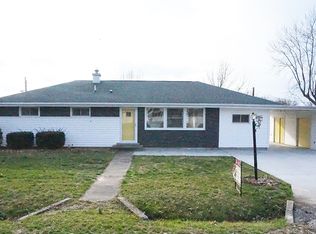 17 Lambert Dr, Mount Carmel, IL 62863