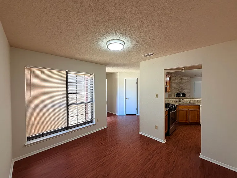 2013 James Pl — Photo 17