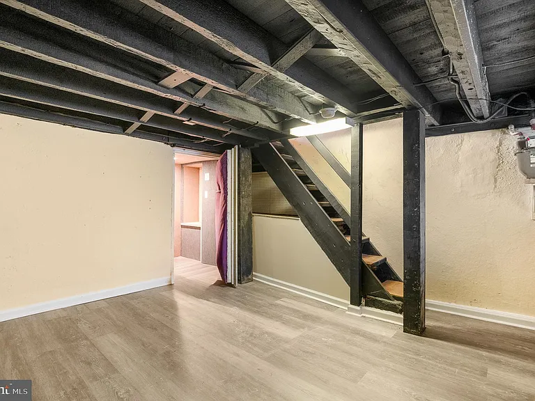 1123 W Lombard St — Photo 38