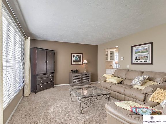 5th image of 21270 Greenlawn Cir