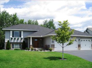 537 Sunwood Park Dr, Waite Park, MN 56387