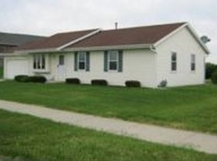 215 Sheridan Dr, West Bend, WI 53095