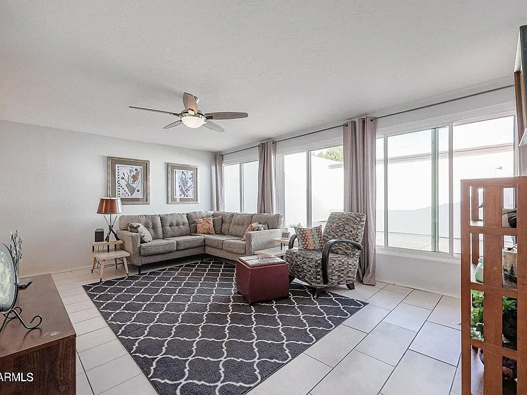 194 Laguna Dr E — Photo 16
