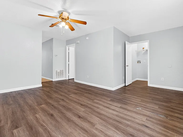 905 Parmer Ave #B — Photo 4