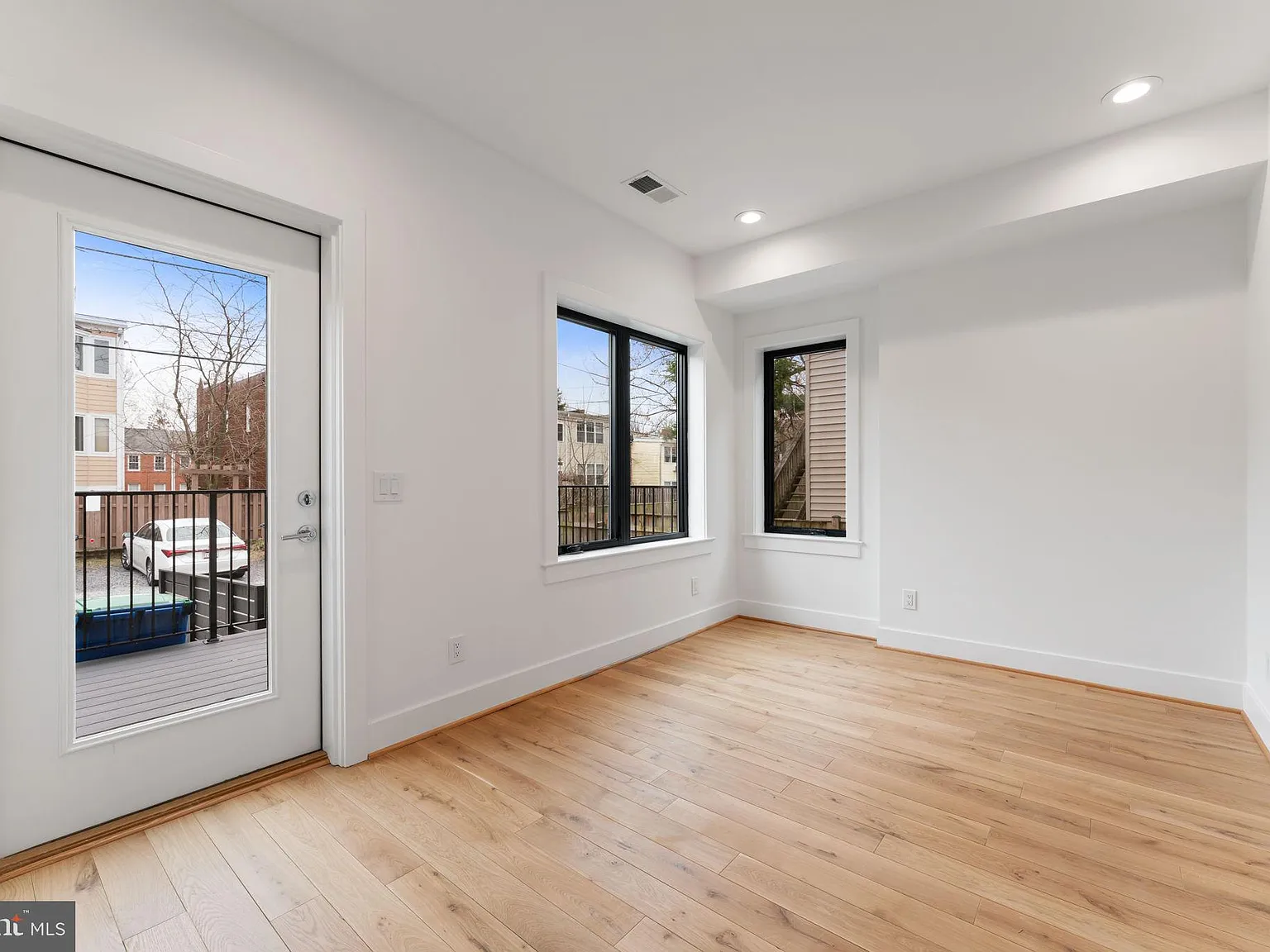 2 bed, 659 sqft, $3,300 — Photo 4