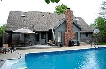 3rd image of 6518 N Camden Ave