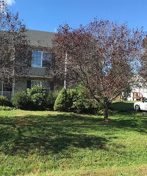 1532 Primrose Ln — Photo 1