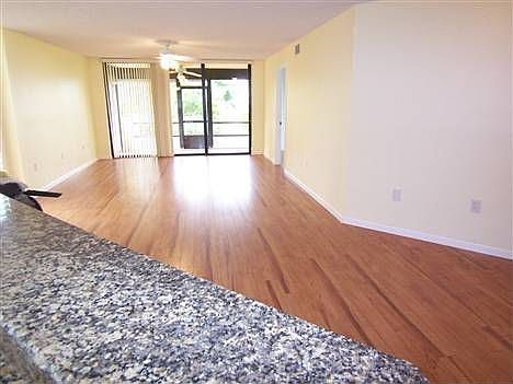5th image of 625 NW North River Dr APT 101