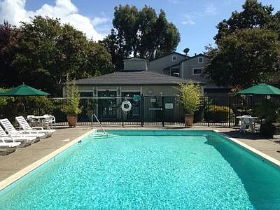 Live Oak Apartments — Photo 94