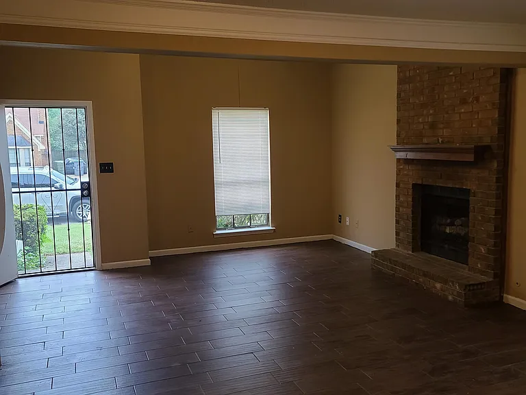5791 Plum Valley Dr — Photo 3