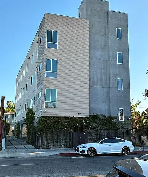 933 E Vernon Ave #2 — Photo 2