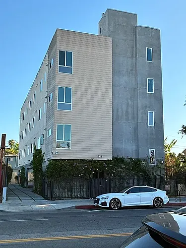 933 E Vernon Ave #8 Photo 1